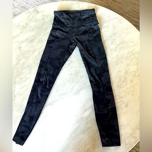 Black Camo lulu leggings